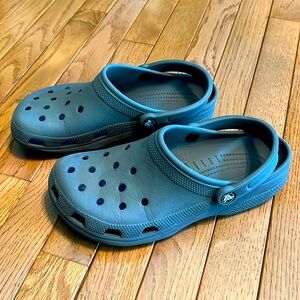 Crocs classic clogs. Grey. Mens 7 Women’s 9